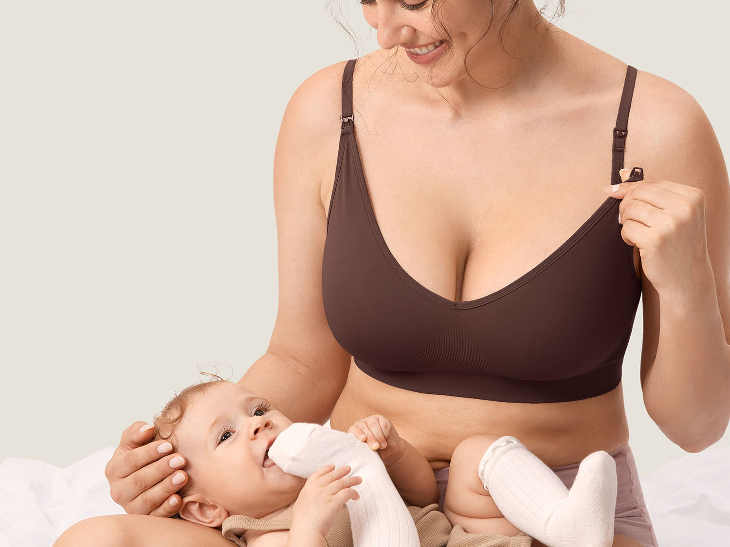 Women's Seamless Soft Knit Nursing Bra Hazelnut @model_info:A2