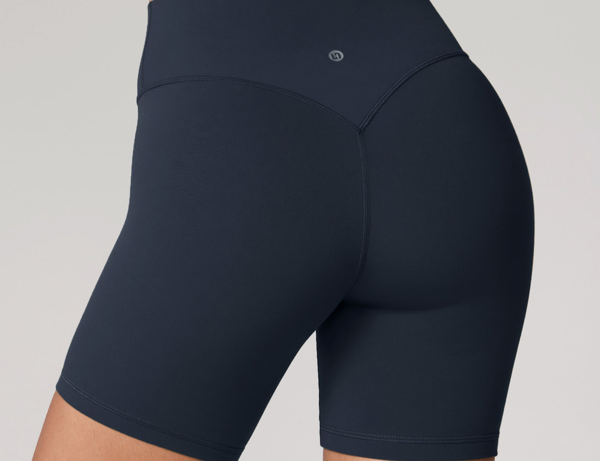 Women's Hugcurve No Front Seam Biker Shorts 6" Black