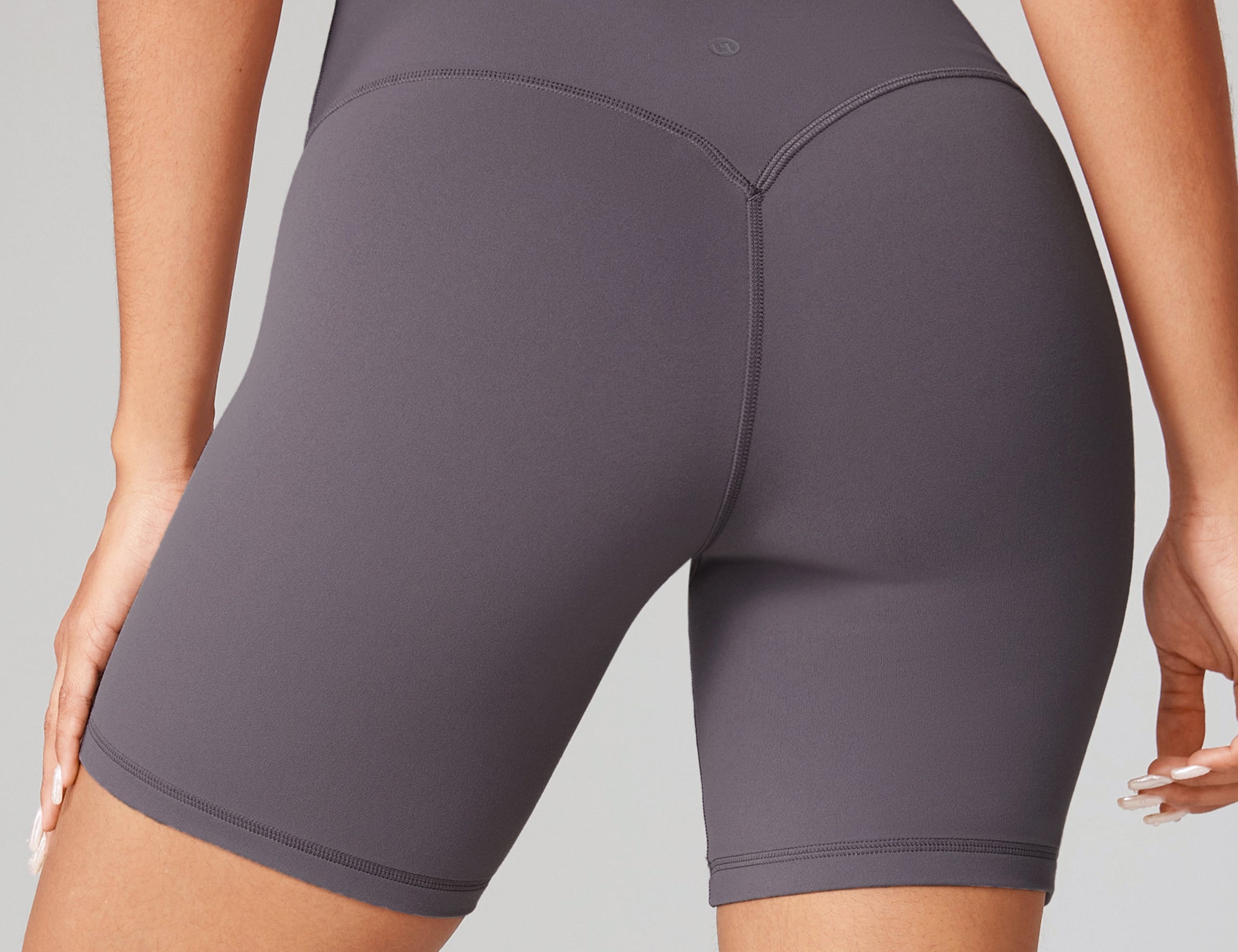 Women's Hugcurve No Front Seam Biker Shorts 6" Black