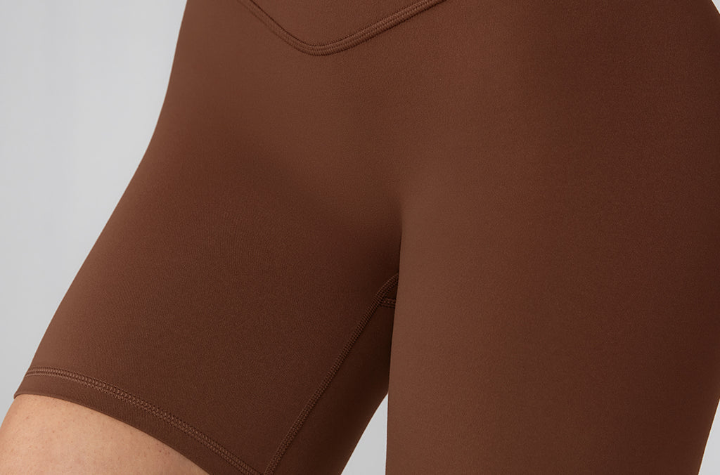 Women's Hugcurve No Front Seam Biker Shorts 6" Mocha Cocoa