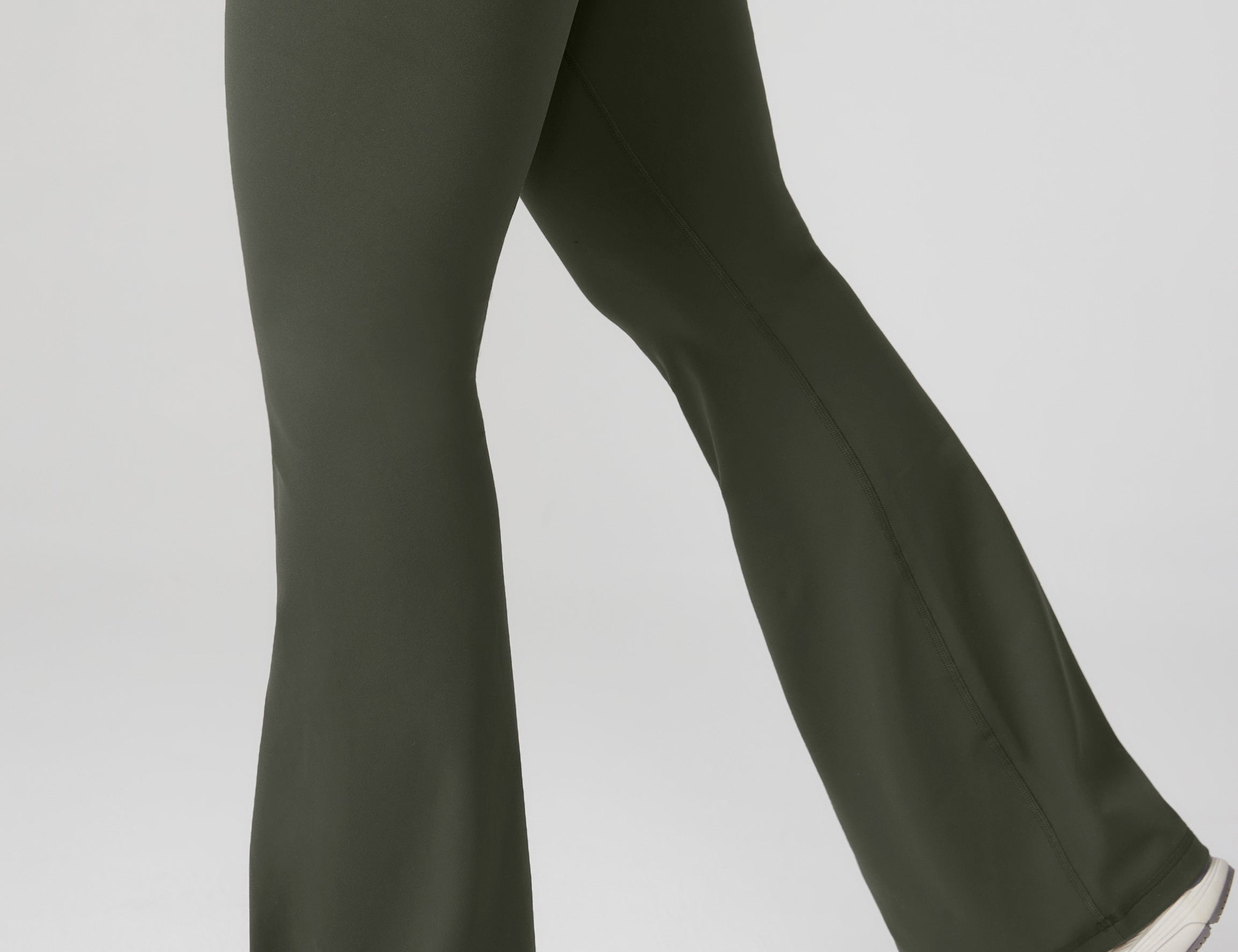 Women's Hugcurve No Front Seam Flare Leggings 31'' Aspen Olive
